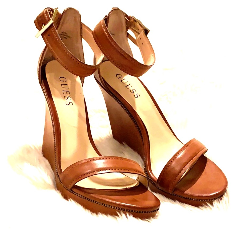 Guess “Shilo” 👡